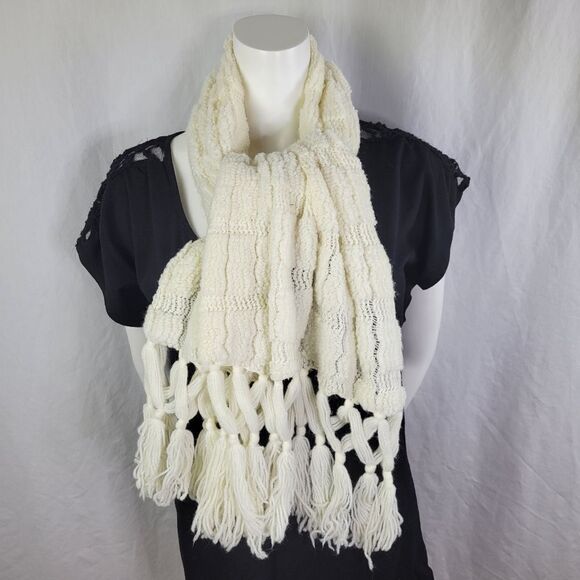 Vintage Creme-Colored‎ Wide Scarf with Fringe - Picture 3 of 5
